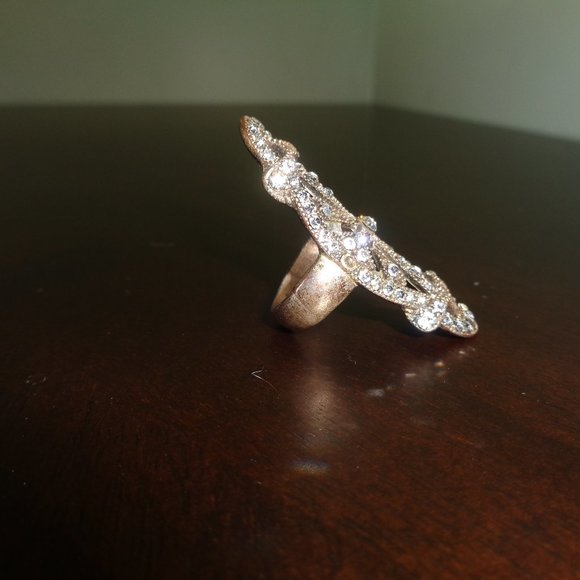 Long flowery ring- costume jewelry - Picture 3 of 8